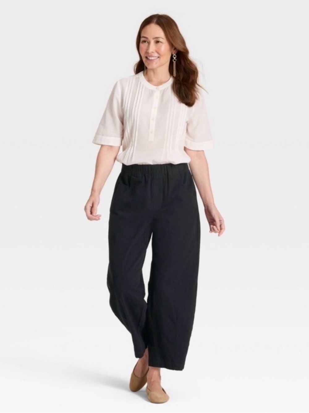 Universal Thread™ Women's Mid-Rise Barrel Leg Pull-On Pants - Black - Medium
